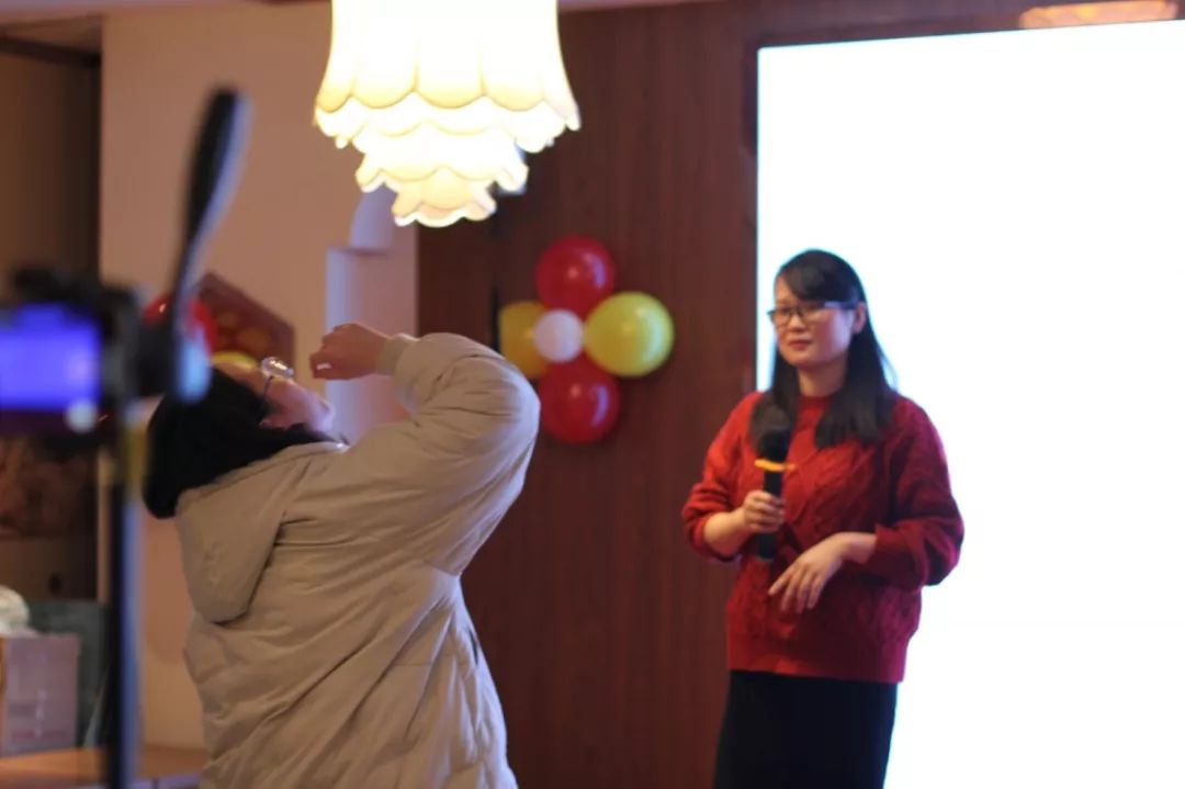 kaiyun网页登录入口:淅川县上集一中:站在教育“抗疫一线”的模范教师李雪芳(图1) kaiyun网页登录入口