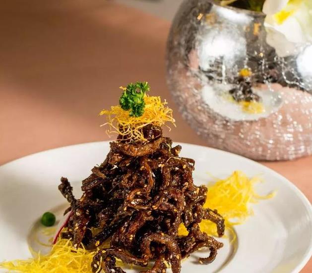 郾城东街小学喜迎“红色书籍”进校园:kaiyun网页登录入口(图3) kaiyun开云网页版