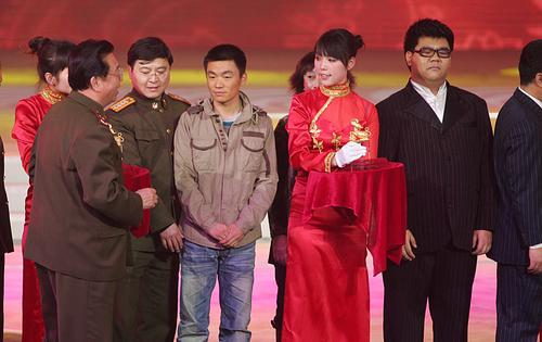 kaiyun开云网页版:淅川县上集镇水田中心小学举行“弘扬国学精粹,倡导尊师重教”拜师礼活动(图1) kaiyun开云网页版